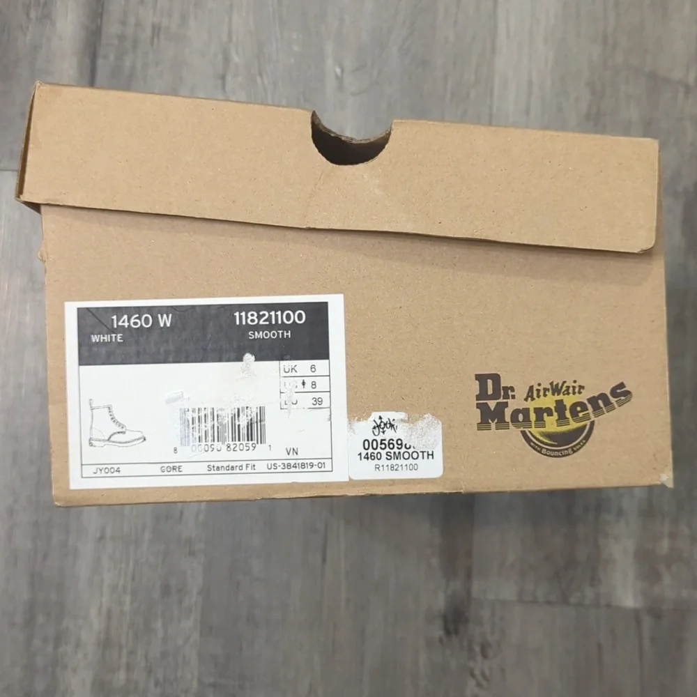 Dr. Martens - Picture 3 of 11